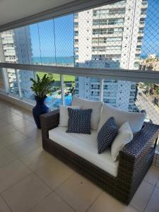 Apartamento Praia da Enseada, Central Park, 300 metros do mar, próximo ao Aquário