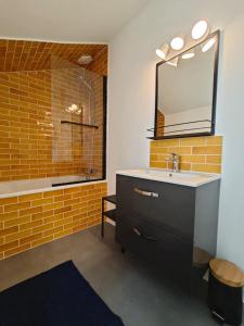 La Léonard île au coeur de l île d or logement avec chambre climatisée