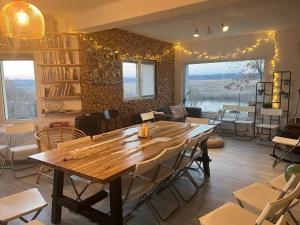 Family home, near thermeairport lake, Balotesti