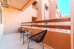 Comfortable Apartment Near M Avenue with Pool and 24h Security & Parking