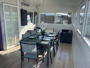 Mobil home avec piscine sur la côte de granit rose