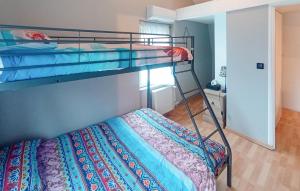 Maisons de vacances Beautiful Home In Grand-Fort-Philippe : Maison de Vacances 2 Chambres