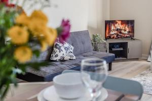 Waterfront Quayside Apartment with secure parking & lift, Ideal for Mobility Users