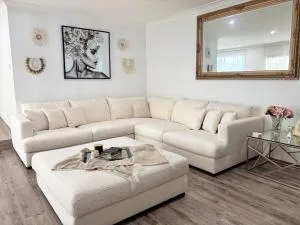 Oceanside Mansion with Luxury Pool - Clarkson