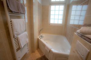 Hotels Villa Augeval Hotel de charme & Spa : photos des chambres