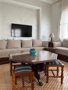 3 bedroom apartment next to playa and ibn batuta mall