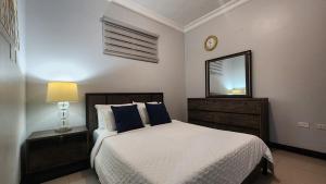 Luxury 2-Bedroom Suite adjacent AC Marriott Hotel New Kingston