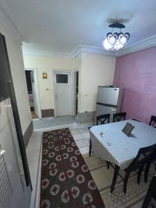 شقة هاي لوكس سبورتنج علي البحر ثلاث غرف مدخل خاص