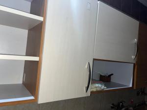 شقة هاي لوكس سبورتنج علي البحر ثلاث غرف مدخل خاص