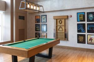 LUXX Suites McKinley with fast WIFI in BGC