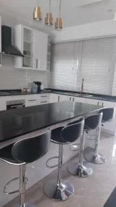 Tranquil Manor Home - Shimwansa