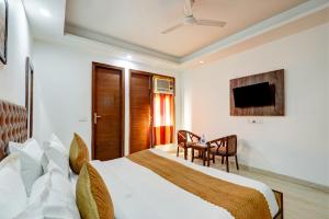 Mauryan Elite Hotel Qutab Minar Metro Station