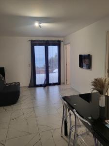 Solenzara T2 rez de villa, vue mer, proximité plage et village