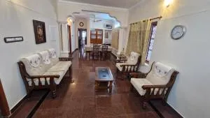 Spacious 5-Bedroom Home - Chacka