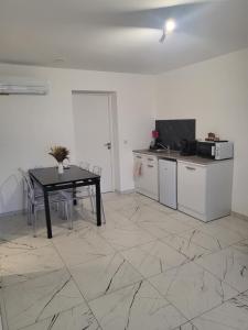 Solenzara T2 rez de villa, vue mer, proximité plage et village