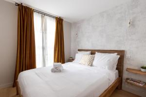 Relax in a Contemporary Designer Apartment