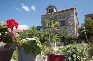 Stone house Na Rudini