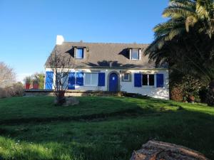 Maisons de vacances Spacieuse Maison Familiale avec Jardin 8 personnes Tregastel : photos des chambres