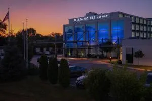 Delta Hotels by Marriott Milwaukee Northwest - Jackson