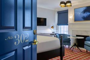  Editor’s King, Guest room, 1 King, Corner room, High floor room in Morrison House Old Town Alexandria Autograph Collection