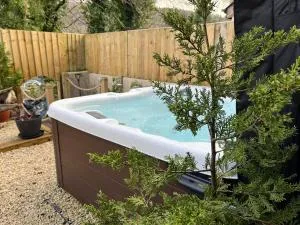 Hot tub Retreat In The Valley's Of South Wales - Blaina