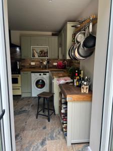 Hot tub Retreat In The Valleys Of South Wales