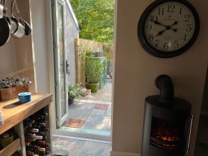 Hot tub Retreat In The Valleys Of South Wales