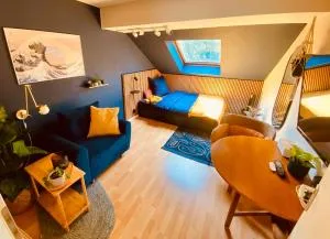 Modernes ruhiges Zimmer mit Ausblick ins Grüne - Munich