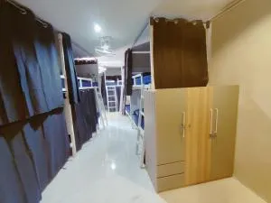 Babyshark Hostel - Loh Dalum Bay - Phi Phi Don