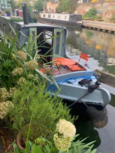 Cosy Narrowboat Central London