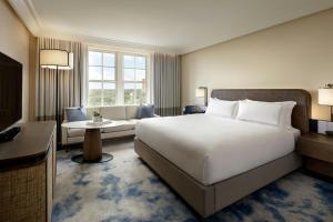 Deluxe One King Bed,with Resort View - Historic room in The Vinoy® Renaissance St. Petersburg Resort & Golf Club