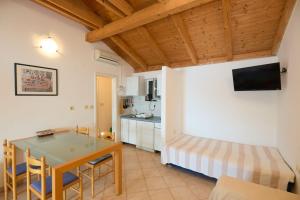 Holiday apartment in Saplunara with sea view, terrace, air conditioning, WiFi 5197-5