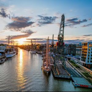 Elegant Studio on the Riverfront