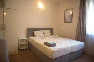 Słoneczne studio przy Placu Unii by VAYA STAYS