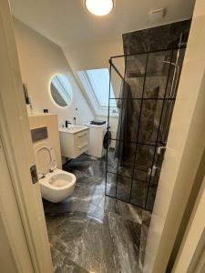 Charming house for 11 persons in Odense with Luxury Rooftop Deck & Free Parking