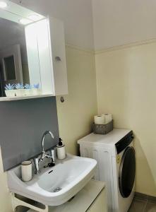Comfy downtown apartment