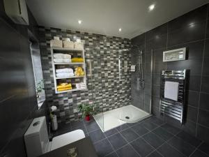 Elm Grove, Family Room