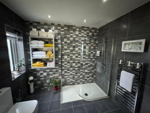 Elm Grove, Family Room