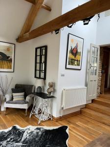 3 BEDROOM 5* BARN CONVERSION COTSWOLDS
