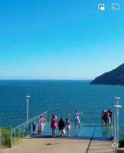 Ap 2 quartos suite wifi 30m da praia