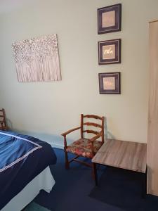 Double Room in Character Cottage With Parking, Beaulieu, New Forest