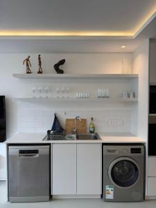 Modern 2-bed in the Iron Works