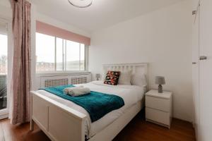 Luxurious London Apartment with City Views