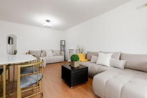 Luxurious London Apartment with City Views