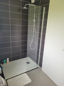 T2 récent, tout équipé et bel extérieur