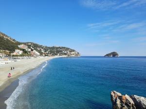 Appartamento con 3 Camere da Letto e Vista Mare