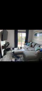 Modern Lakefront Paradise