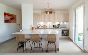 Spacious bright contemporary apartment