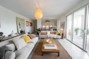 Spacious bright contemporary apartment - بوردو