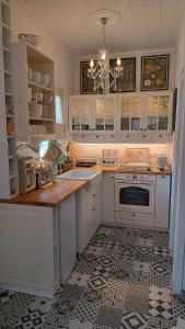 VINTAGE cottage by the sea